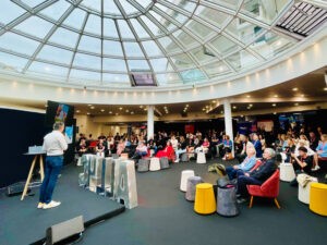 IA dans la relation client en débat à Cannes